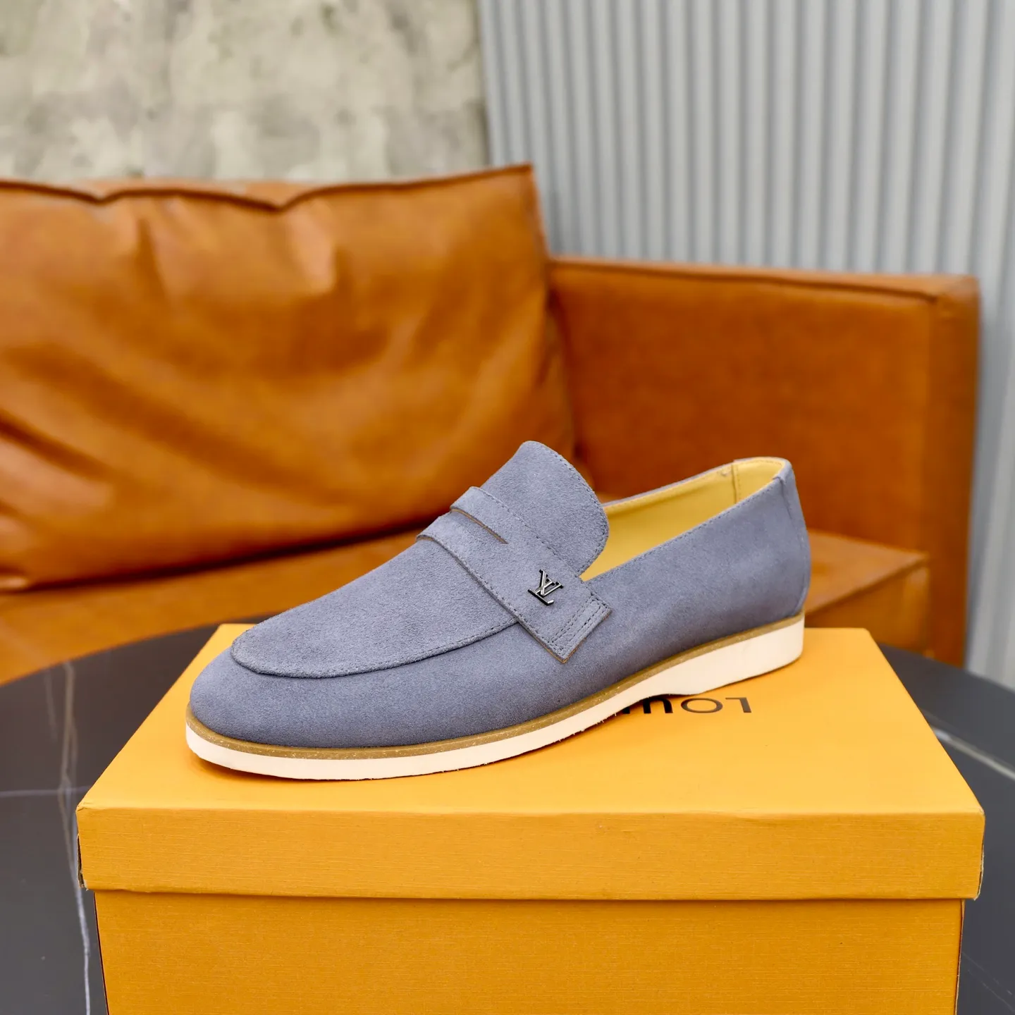 Ex-factory price: 442💰🙅‍♂️🙅‍♂️🙅‍♂️ Brand: LV Louis Vuitton Standard code: 38-44 (45 customized) Grade: Same as the official website Material: Original cow suede material stitching Comfortable and breathable cowhide lining Lightweight wear-resistant foam outsole Style category: Men's fashionable casual shoes Running sports shoes Distinguished luxury brand elements Top luxury color: actual picture color